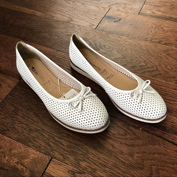 Tamaris White Flats with Touch It Technology in Size 9.5 - Picture 10 of 11